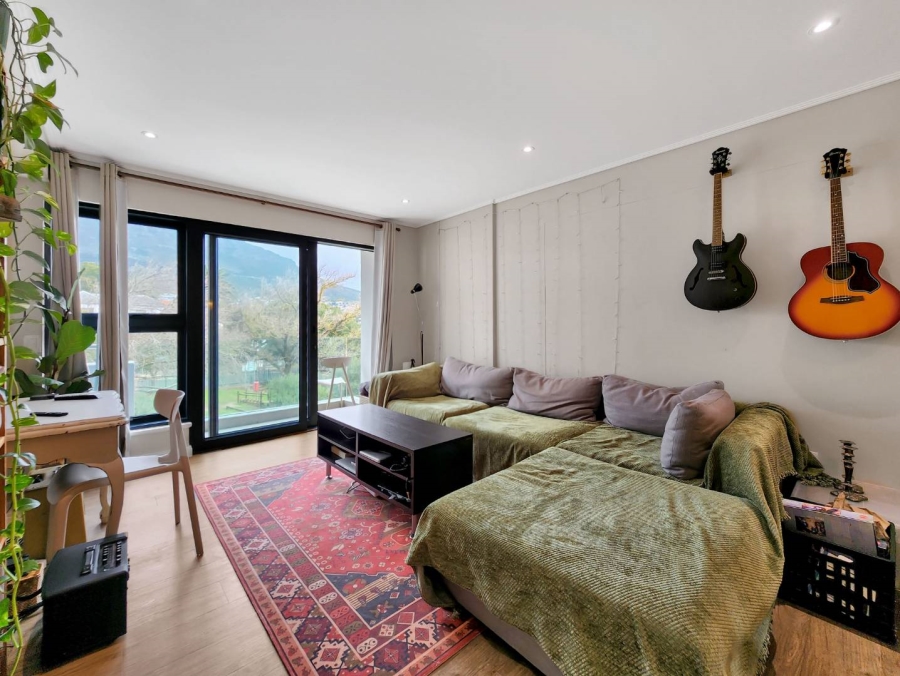 2 Bedroom Property for Sale in Vredehoek Western Cape